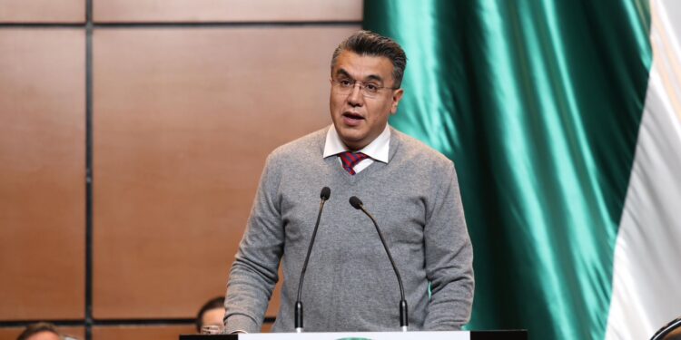 El diputado Ramón Flores Robles participa  en las comparecencias de los titulares de PEMEX y CFE ante la Comisión de Energía de la Cámara de Diputados