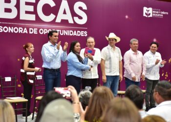 Centro de neurodesarrollo, becas y apoyos a productores trigueros entrega Gobernador Durazo en Navojoa