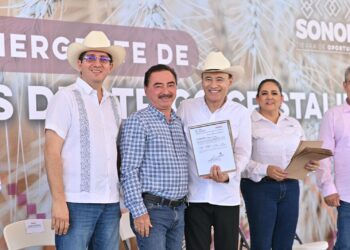 Con apoyos para el campo, salud especializada y becas, Gobernador Durazo cumple a familias del sur de Sonora