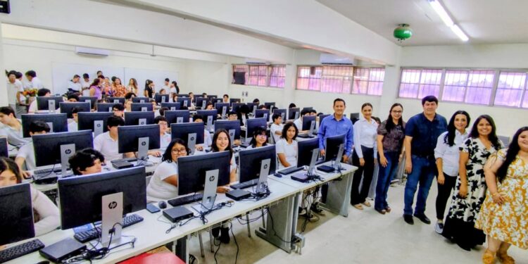 Inaugura COBACH Navojoa Laboratorio de Cómputo.