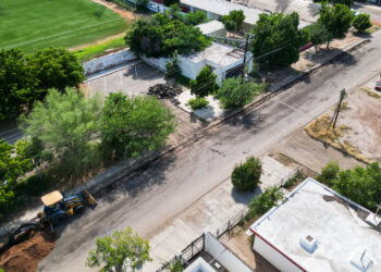 Beto Vázquez pone en marcha la rehabilitación del colector sanitario en la calle Obregón.