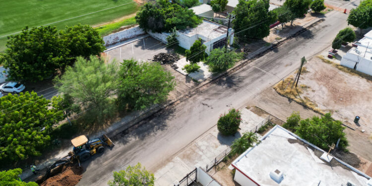 Beto Vázquez pone en marcha la rehabilitación del colector sanitario en la calle Obregón.