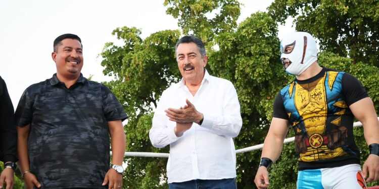 PROMUEVE JAVIER LAMARQUE CULTURA DE PAZ A TRAVÉS DE FUNCIÓN DE LUCHA LIBRE “LOS HEROES DEL BARRIO”