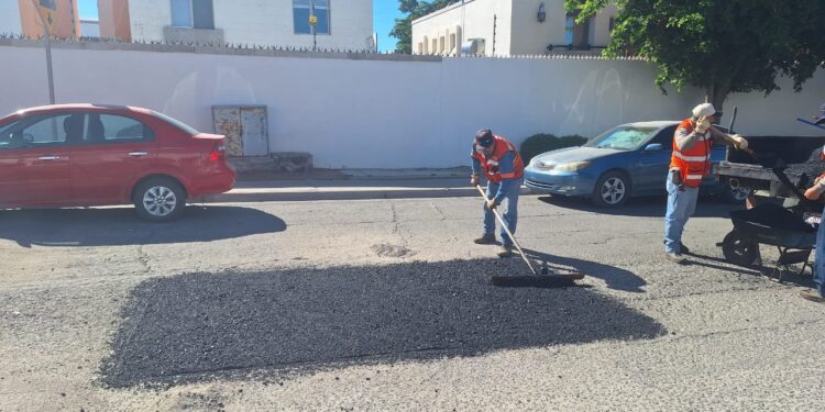 Intensifica Ayuntamiento de Hermosillo bacheo en área urbana y rural