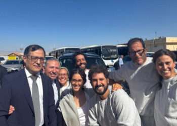 Mexicanos de la Global Sumud Flotilla repatriados de Israel arriban al AICM