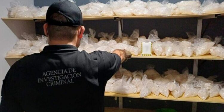 Aseguran 385 kg y 170 litros de metanfetamina en Culiacán
