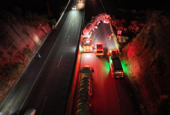 Autopista Chamapa-Lechería, cerrada por accidente con pipa de doble remolque