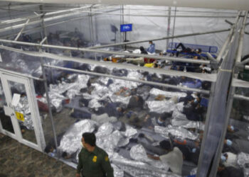 Anuncian en EU 120 acciones por los migrantes fallecidos en centros del ICE