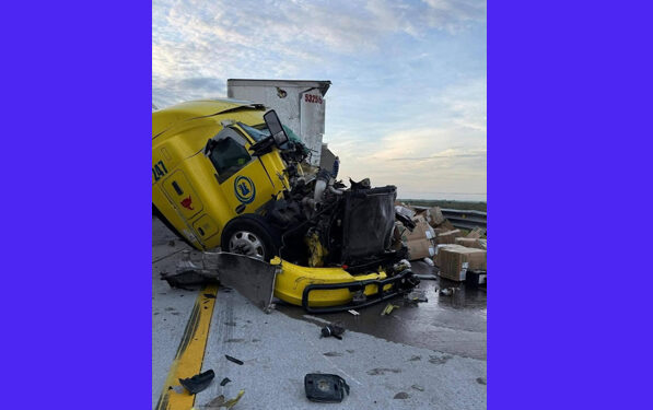 CHOQUE DE TRAILERS DEJA UN MUERTO EN CARRETERA DE LIBRAMIENTO