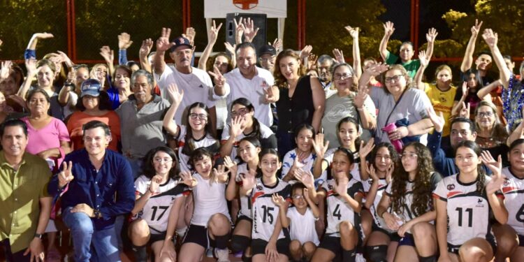 Entrega Toño Astiazarán como nuevo el parque Copacabana