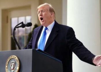 Declara Trump que Estados Unidos enfrenta una «invasión desde dentro»