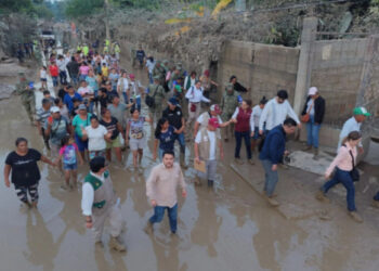 Evalúa Sheinbaum desde Tampico el crecimiento del río Pánuco