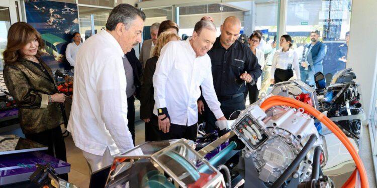 Gobernador Durazo coloca a Sonora en el mapa mundial de la electromovilidad con prototipo de vehículo eléctrico BMC