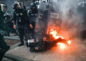 Policías agredidos en marcha del 2 de octubre serán compensados con bono: Clara Brugada