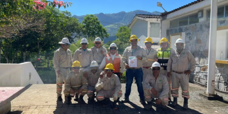 CFE restablece al 100% suministro eléctrico a los usuarios de la región oriente de México