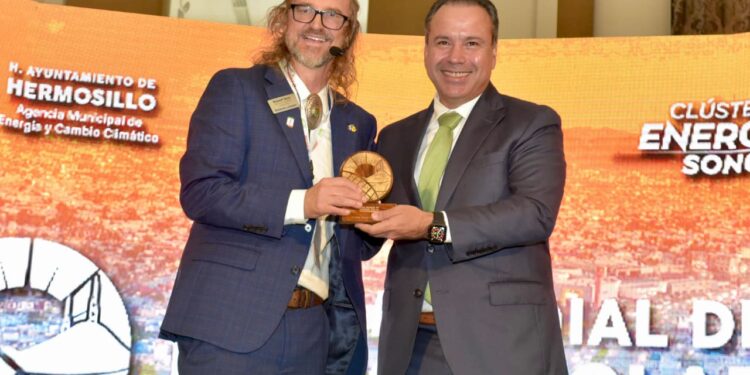 Expertos destacan liderazgo y colaboración estratégica en transición energética durante el Foro Mundial de Energía Solar 2025