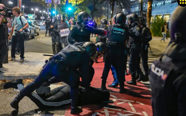 Manifestación pro Palestina en juego de la Euroliga de basquetbol deja 5 detenidos
