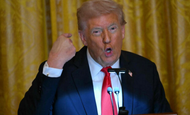 EU «está en guerra comercial con China», declara Trump