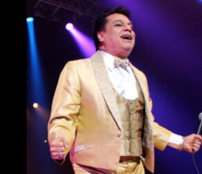 Proyectarán concierto de Juan Gabriel en el Zócalo