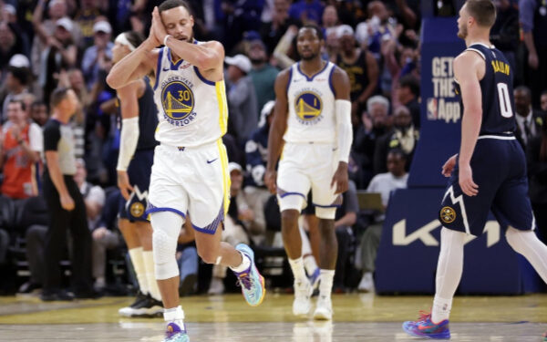 Con 42 puntos, Curry lleva a Warriors a victoria de 137-131 sobre Nuggets