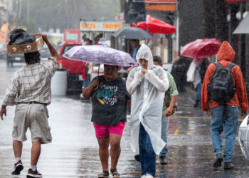 Frente frío número 7 y onda tropical provocan lluvias y bajas temperaturas en México este 15 de octubre