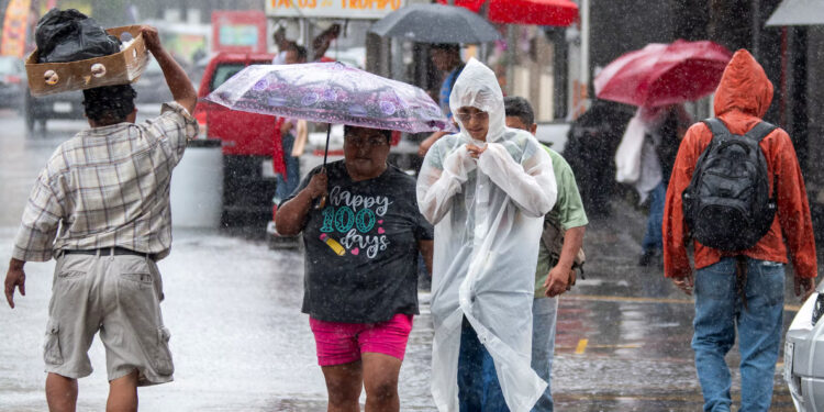 Frente frío número 7 y onda tropical provocan lluvias y bajas temperaturas en México este 15 de octubre