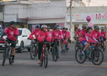 PEDALEAN NAVOJOENSES CONTRA EL CÁNCER DE MAMA CON “RODADA ROSA