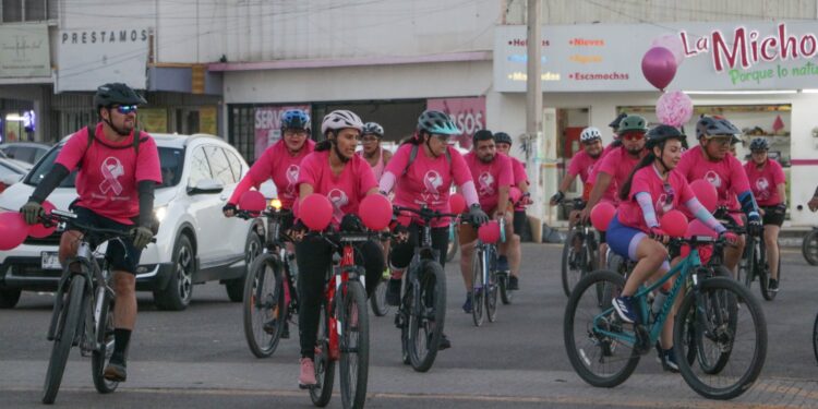 PEDALEAN NAVOJOENSES CONTRA EL CÁNCER DE MAMA CON “RODADA ROSA