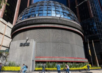 El peso abre con apreciación; cotiza en 18.36 por dólar