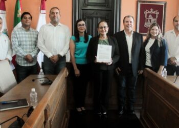 Recibe doctora Karla Córdova González la Licencia Ambiental Integral del Relleno Sanitario