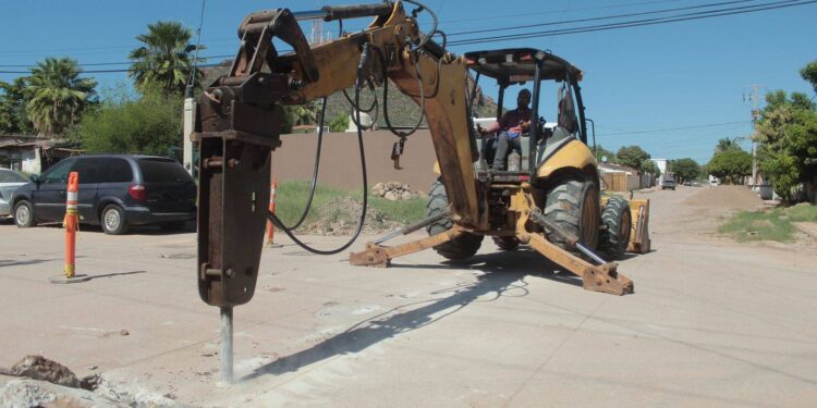 Inicia Ayuntamiento de Guaymas obra de pavimentación en colonia San Vicente