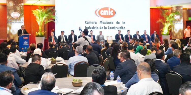 Reconocen empresarios liderazgo de Gobernador Durazo en obras estratégicas durante reunión nacional del sector