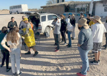 Se suman alumnos del Cobach a jornada internacional de limpieza de costas