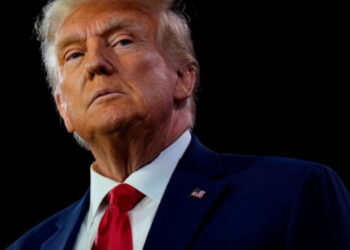 Bajo el lema «No a los reyes», protestan contra Trump en varias ciudades de EU