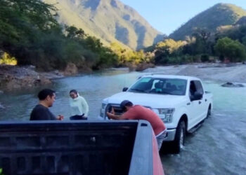 Rodeada de agua, sin luz ni ayuda, comunidad de Hidalgo resiste 14 días