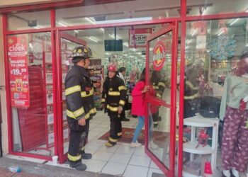Sistema de energía provoca la intoxicación de al menos cuatro personas en una tienda Waldo’s, de Veracruz.