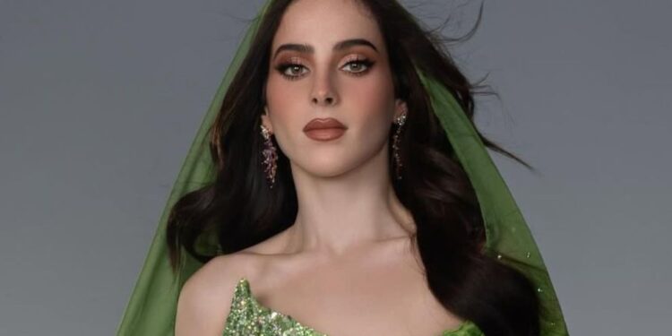 Mexicana Fátima Bosch enfrenta a directivo de Miss Universo tras llamarla «estúpida»; compañeras la apoyan