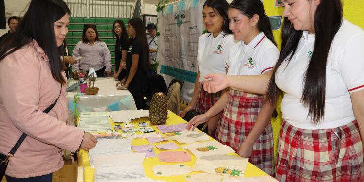 Participan más de tres mil estudiantes en Feria de la Ciencia y Tecnología: Unisierra