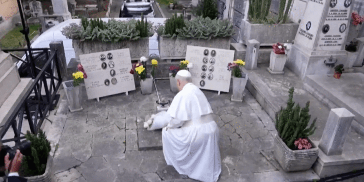 Papa León XIV celebró la misa de Difuntos en cementerio de Roma