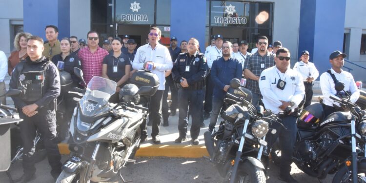 Entrega Elías Retes  7 moto patrullas a seguridad pública