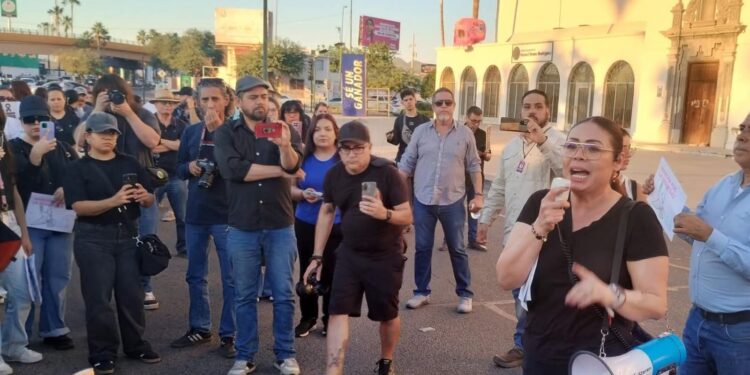Se Manifiestan por las víctimas de la tragedia en Waldo’s