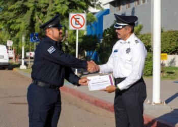RECONOCEN VALOR HEROICO DE ELEMENTOS DE LA SSPM DE CAJEME DURANTE CEREMONIA DE LUNES CÍVICO