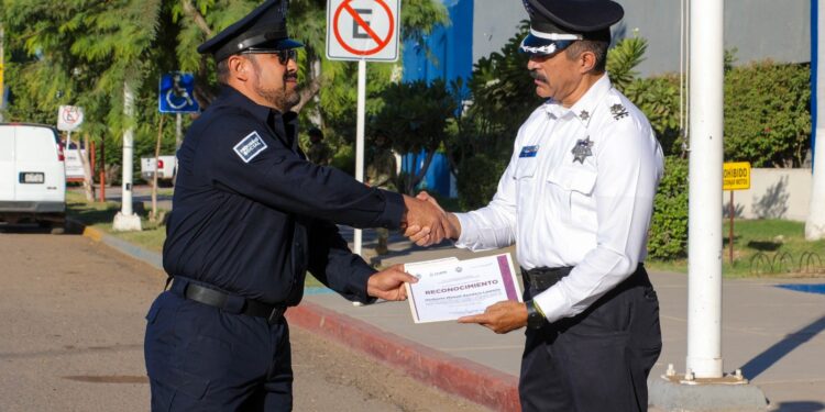 RECONOCEN VALOR HEROICO DE ELEMENTOS DE LA SSPM DE CAJEME DURANTE CEREMONIA DE LUNES CÍVICO