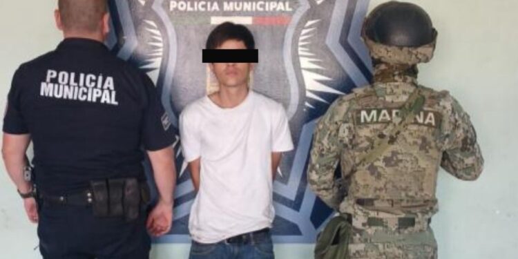 SSPM Y MARINA detienen a joven por presunta droga en la colonia Eusebio Kino