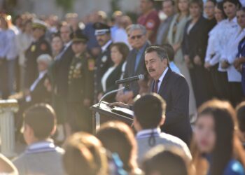 ENCABEZA JAVIER LAMARQUE IZAMIENTO DE BANDERA PARA CONMEMORAR EL 115 ANIVERSARIO DE LA REVOLUCIÓN MEXICANA