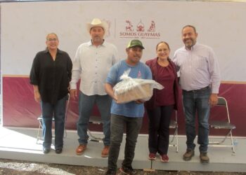 Entrega Ayuntamiento de Guaymas uniformes a personal de Servicios Públicos Municipales
