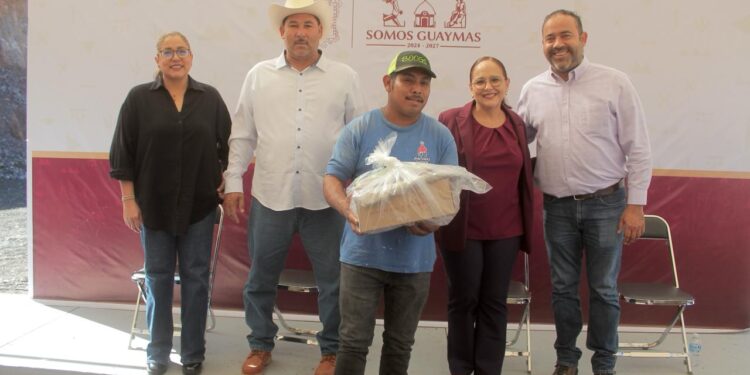 Entrega Ayuntamiento de Guaymas uniformes a personal de Servicios Públicos Municipales