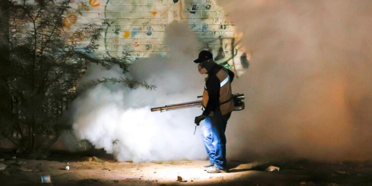 Continua Secretaría de Salud con acciones de fumigación contra el dengue en el estado