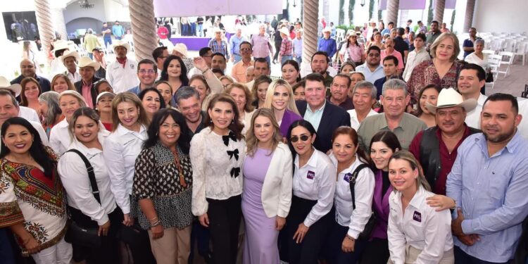 Paloma Terán toma protesta a María Dolores Palafox, como Coordinadora del PES Municipal en Huatabampo