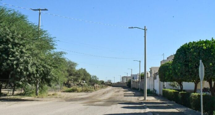 Atiende Ayuntamiento de Hermosillo solicitud de alumbrado en Eje Rosales